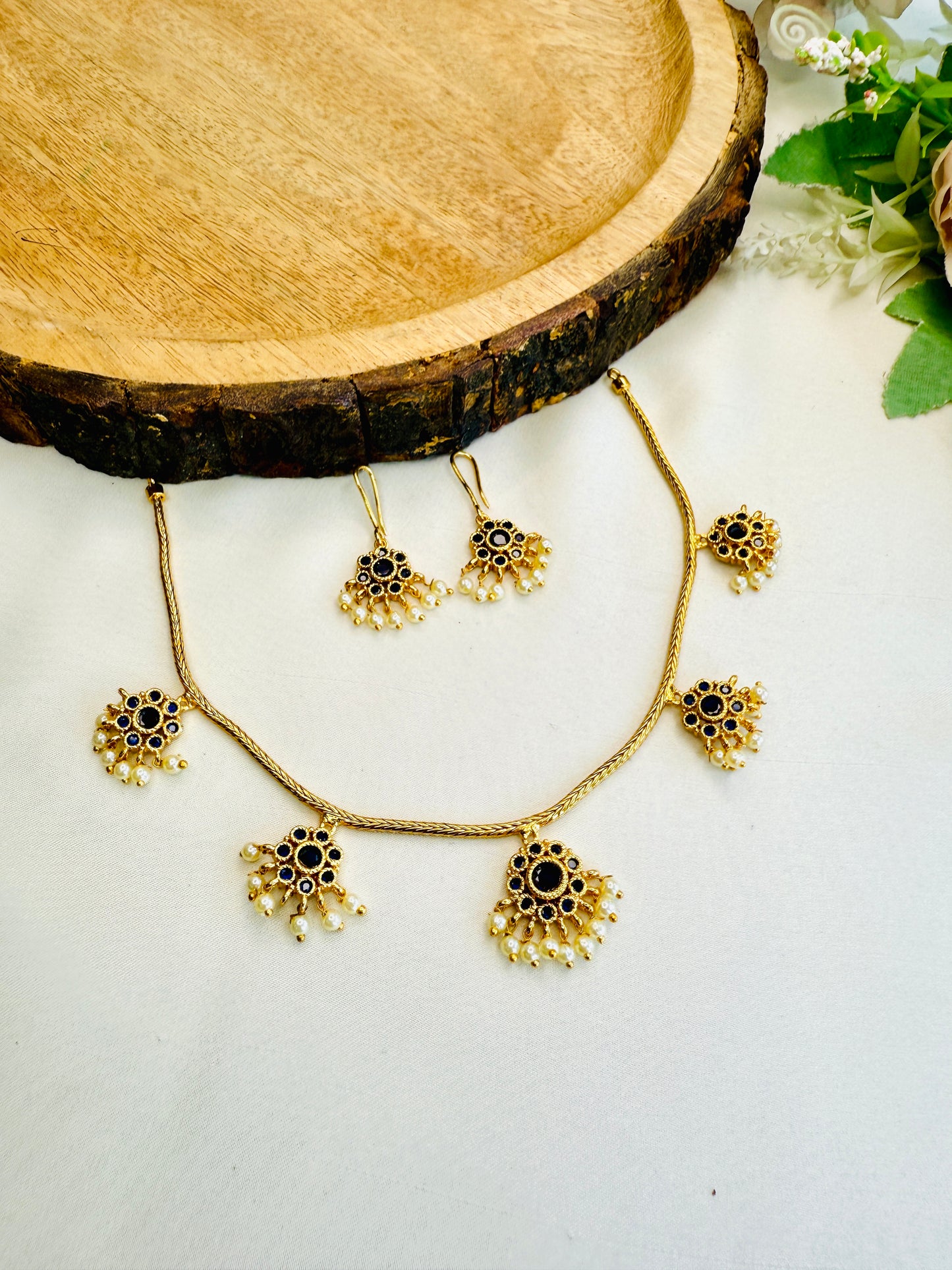 Blue Five Flower Necklace Set