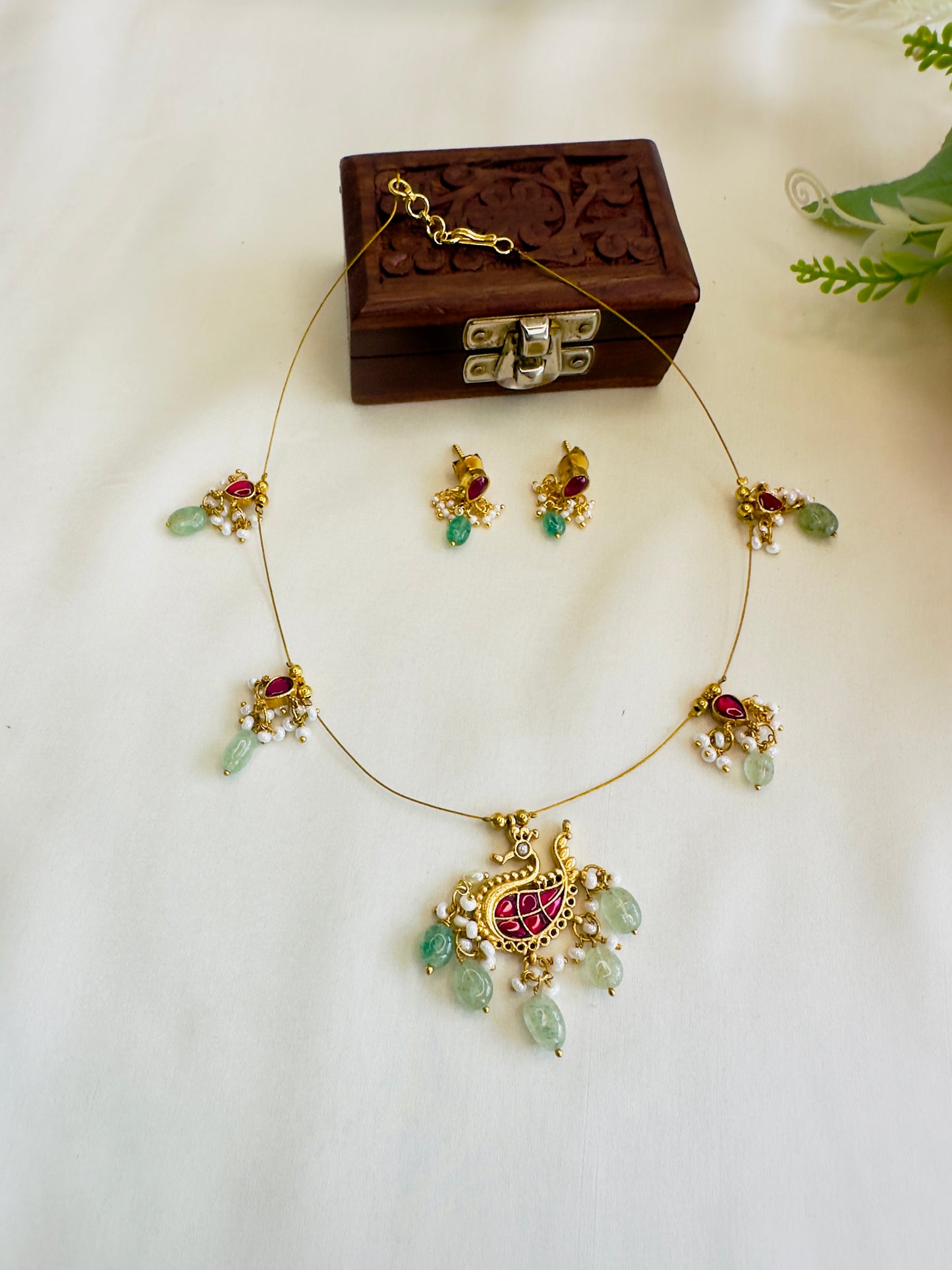 Invisible Jadau Necklace
