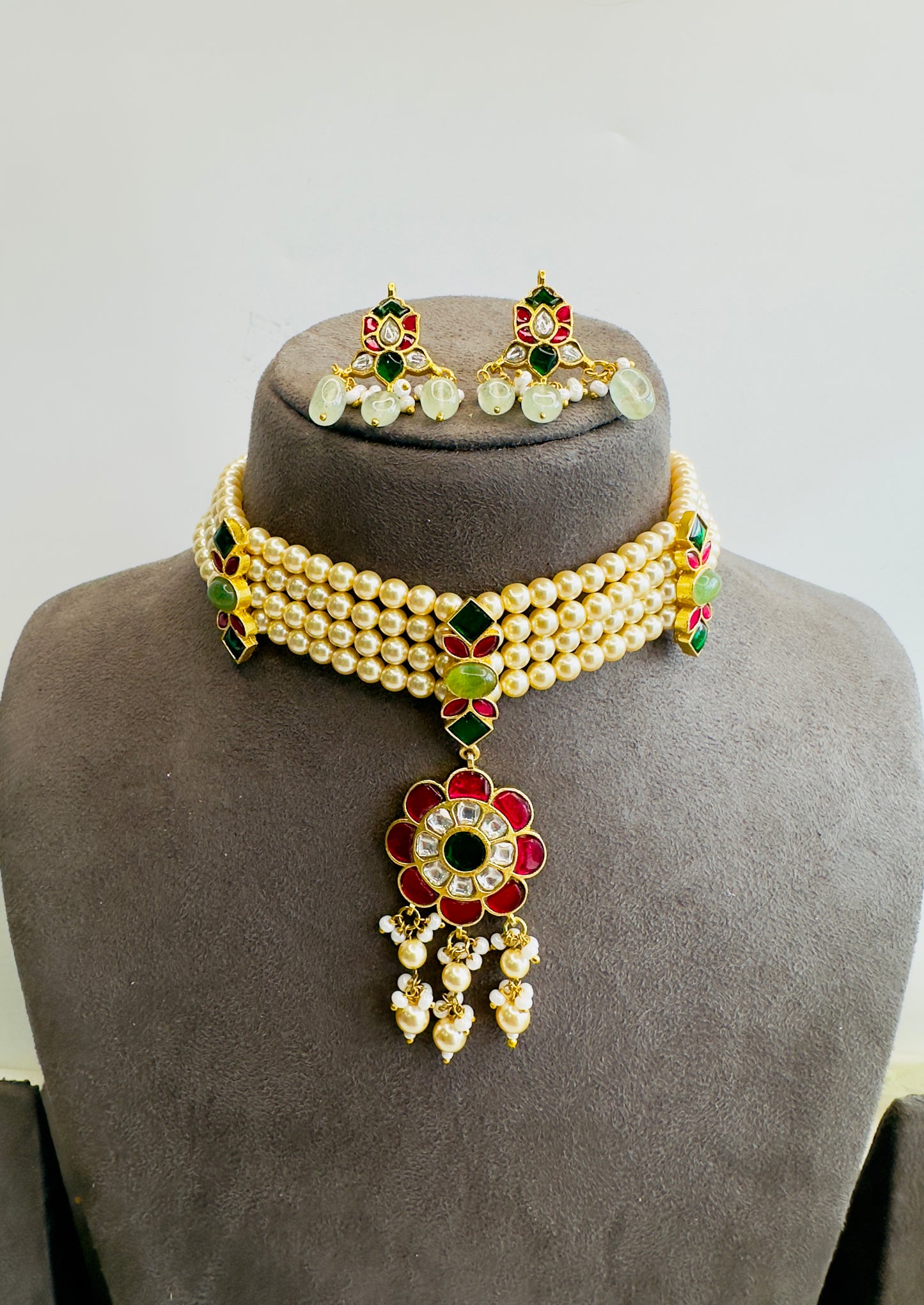Jadau Sorowski pearls necklace set