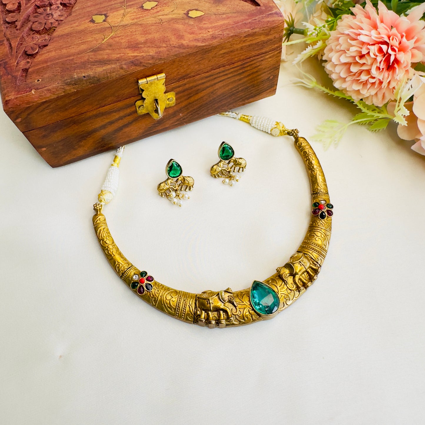 Apala polish Nandi Motif Hasli