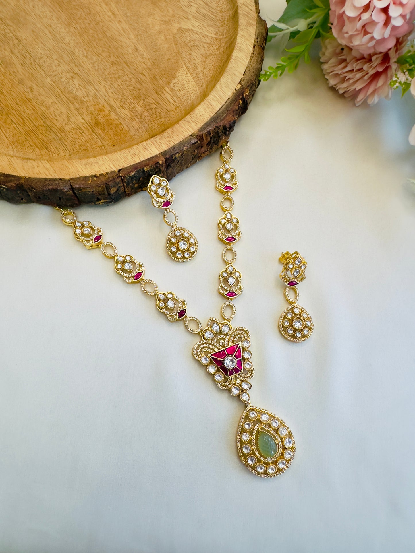 Beautiful Sleek Jadau Pendant Necklace Set