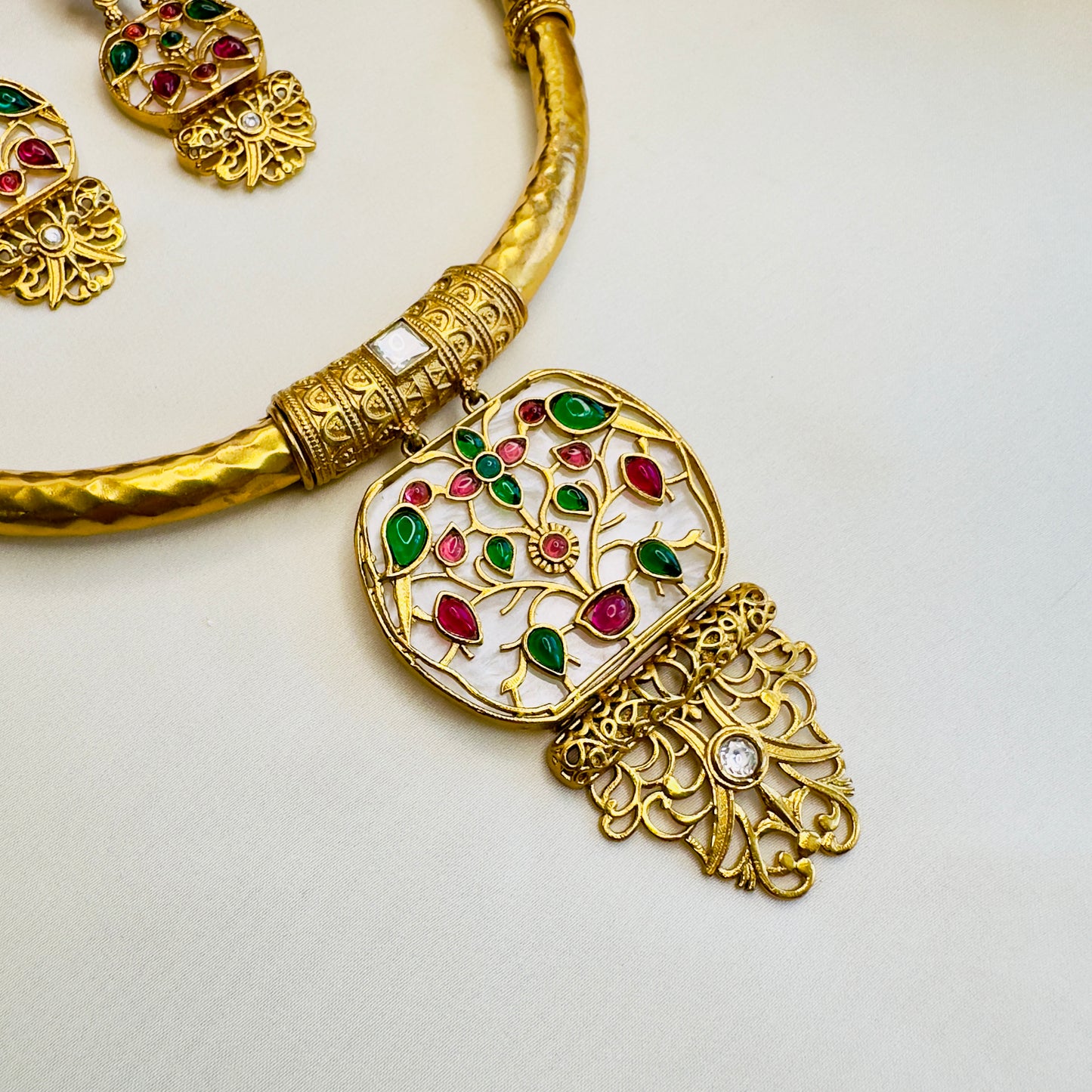Apala Polish Inlay work Hasli with Earrings