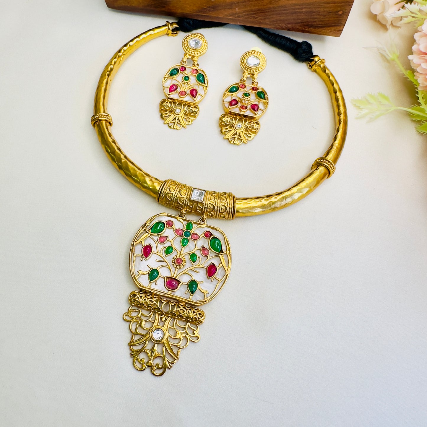 Apala Polish Inlay work Hasli with Earrings