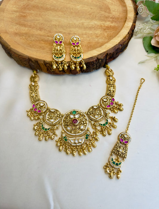 Five Round Pendant Necklace Set with Mangtika