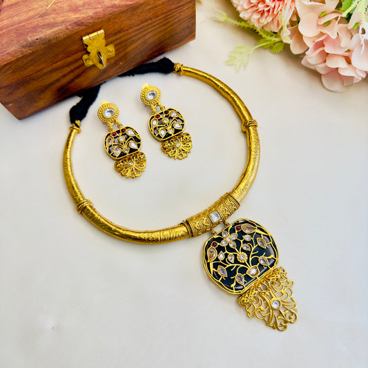 Apala Polish Inlay work Hasli with Earrings