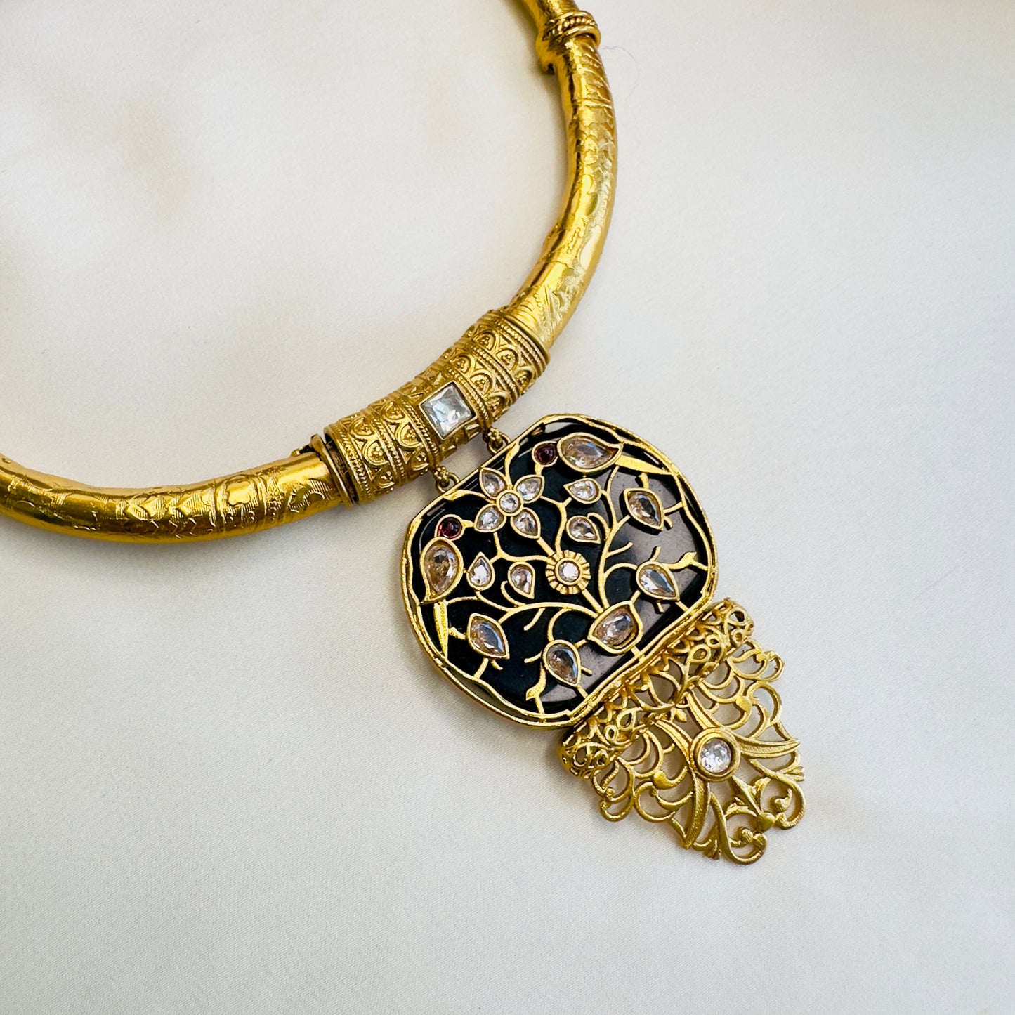 Apala Polish Inlay work Hasli with Earrings