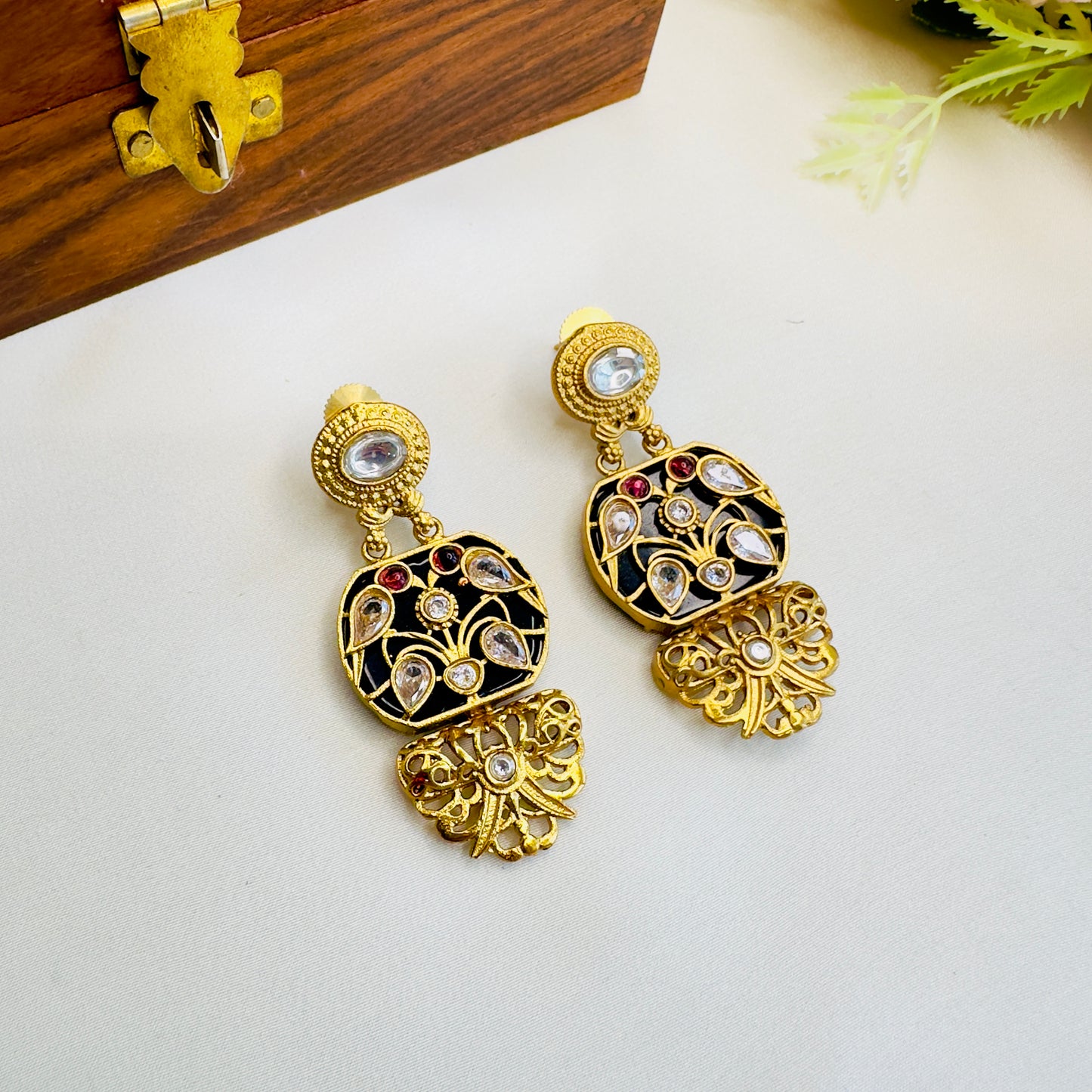 Apala Polish Inlay work Hasli with Earrings