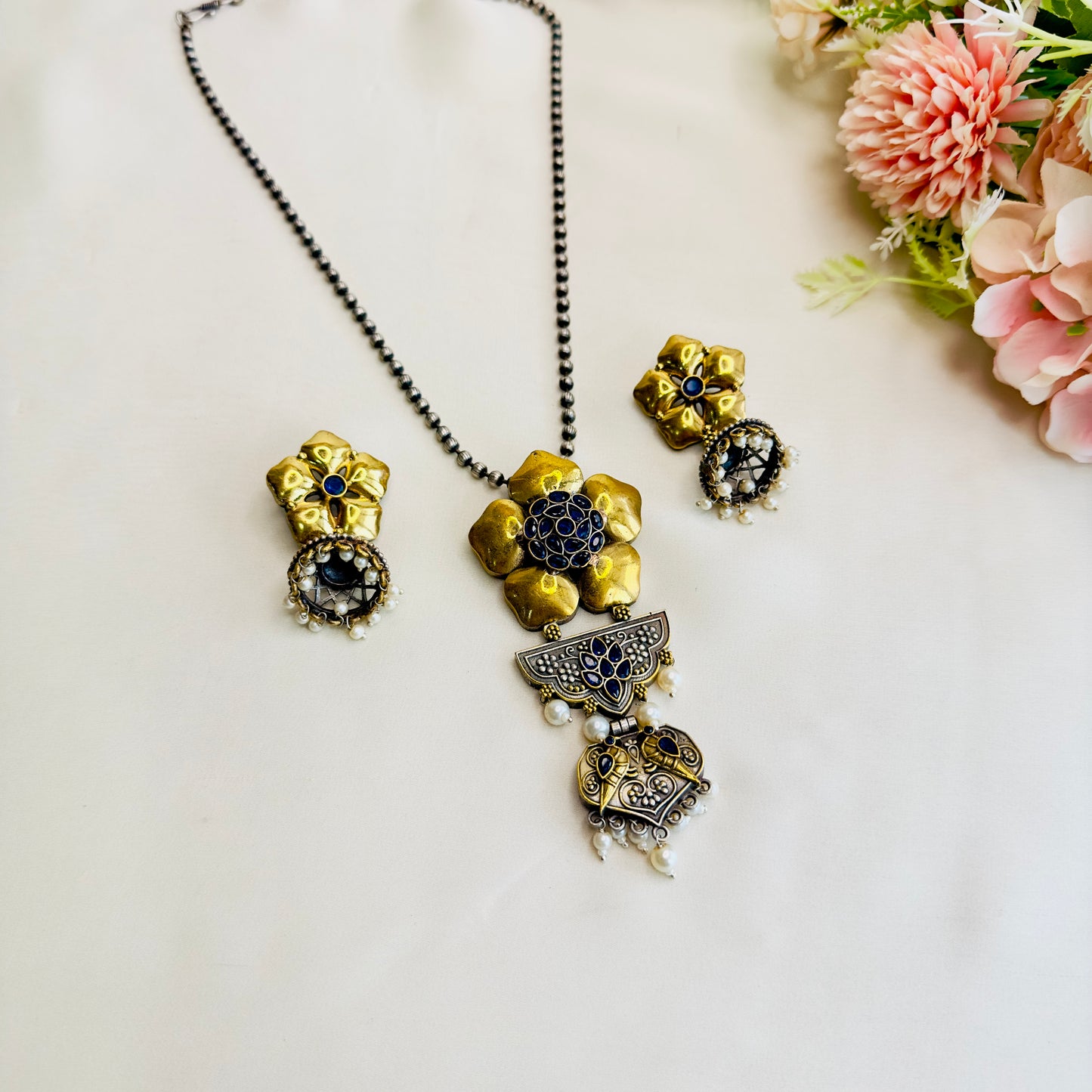 Flower Design Silver Pendant Earrings Set
