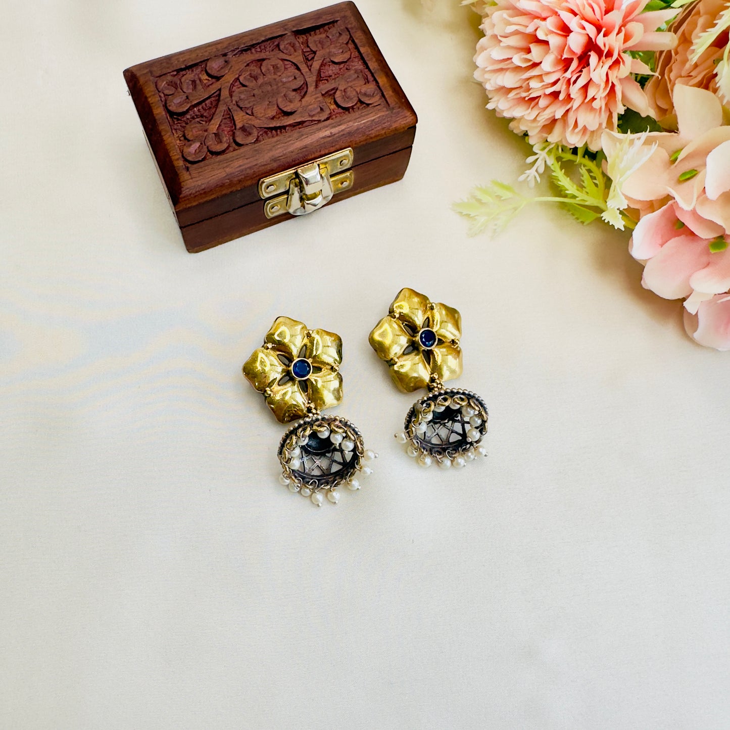 Flower Design Silver Pendant Earrings Set