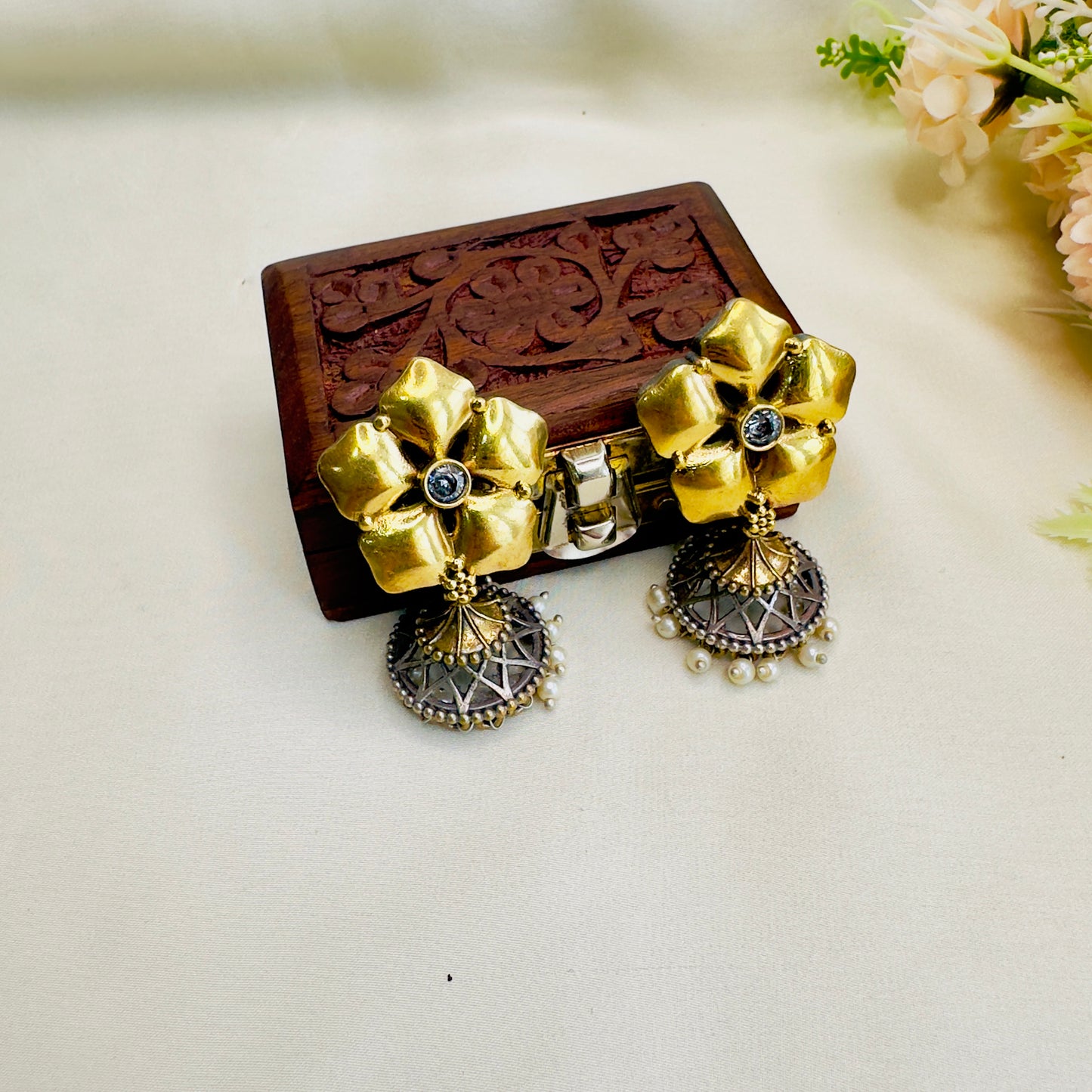 Flower Design Silver Pendant Earrings Set