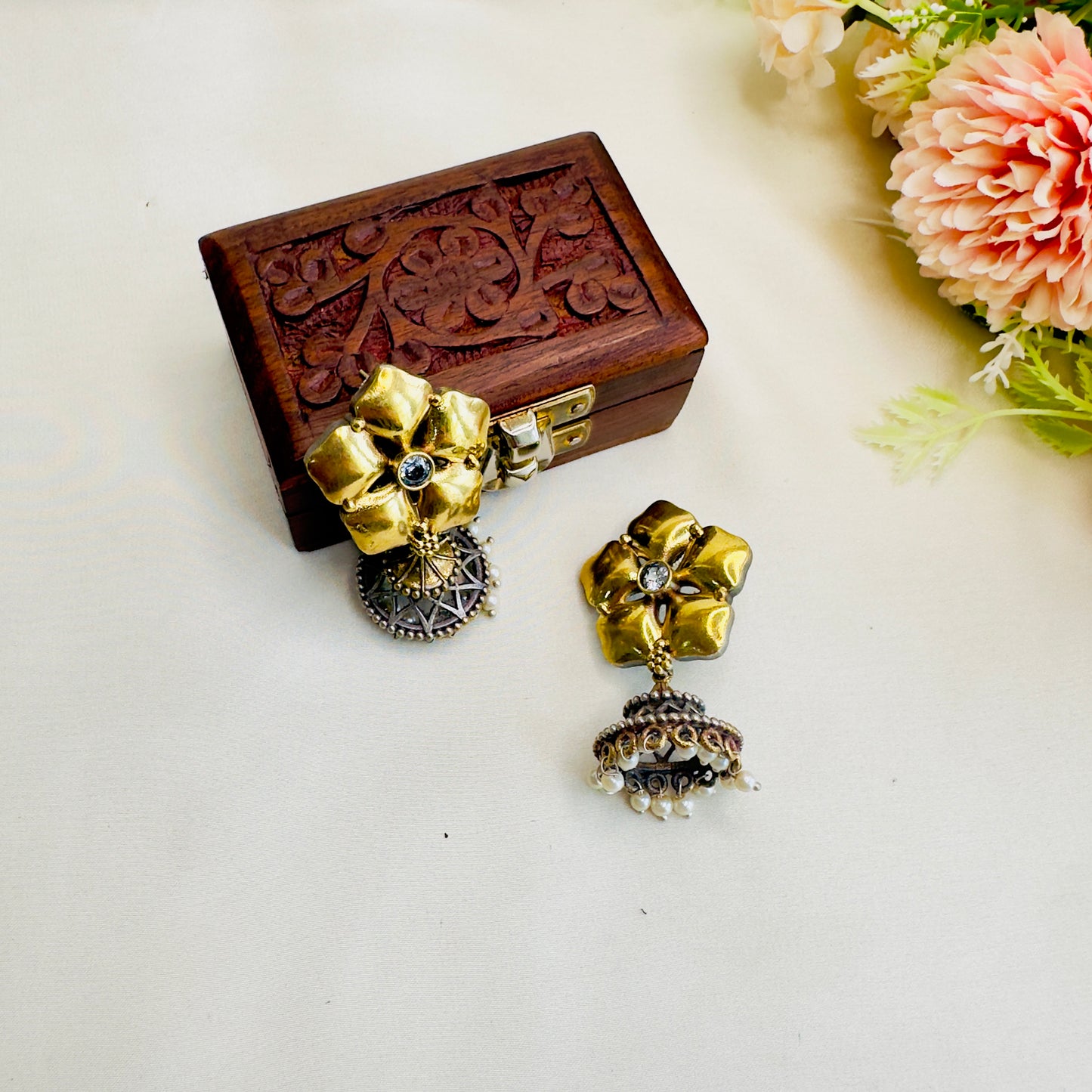 Flower Design Silver Pendant Earrings Set