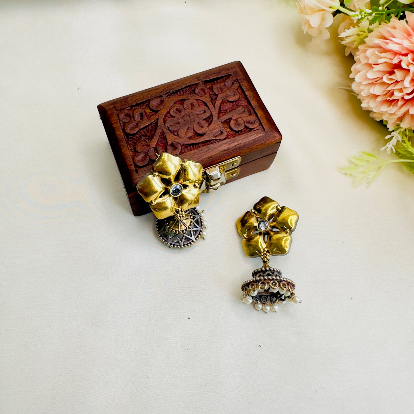 Flower Design Silver Pendant Earrings Set