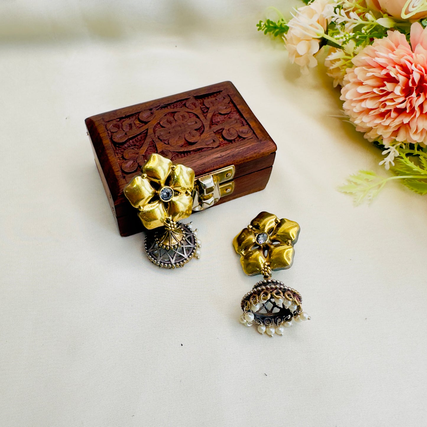 Flower Design Silver Pendant Earrings Set