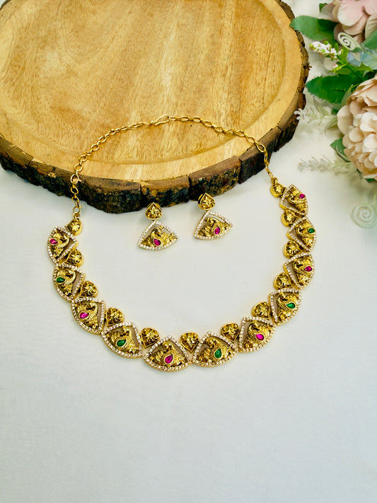 Jadau sleek Necklace Set