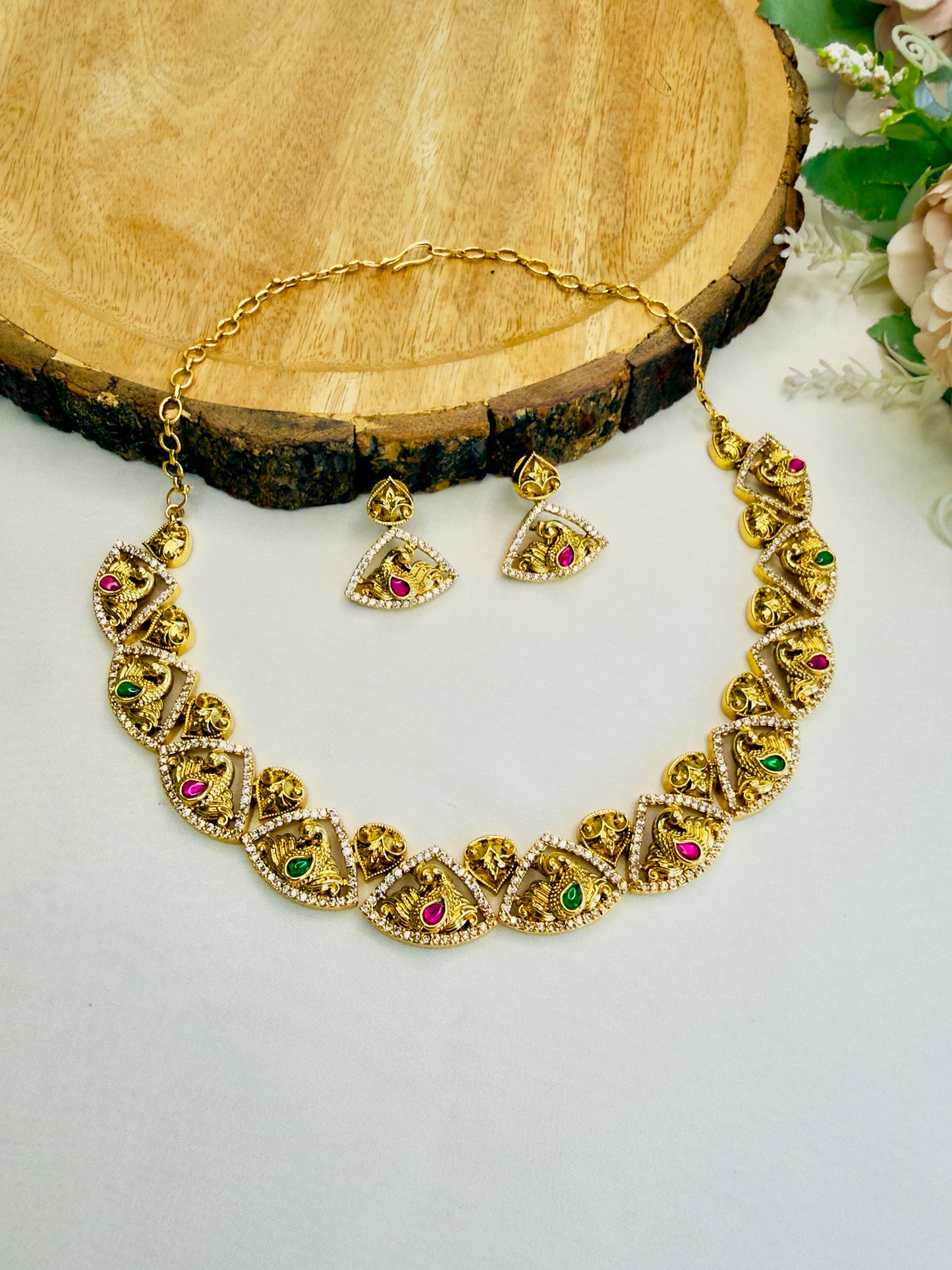Jadau sleek Necklace Set