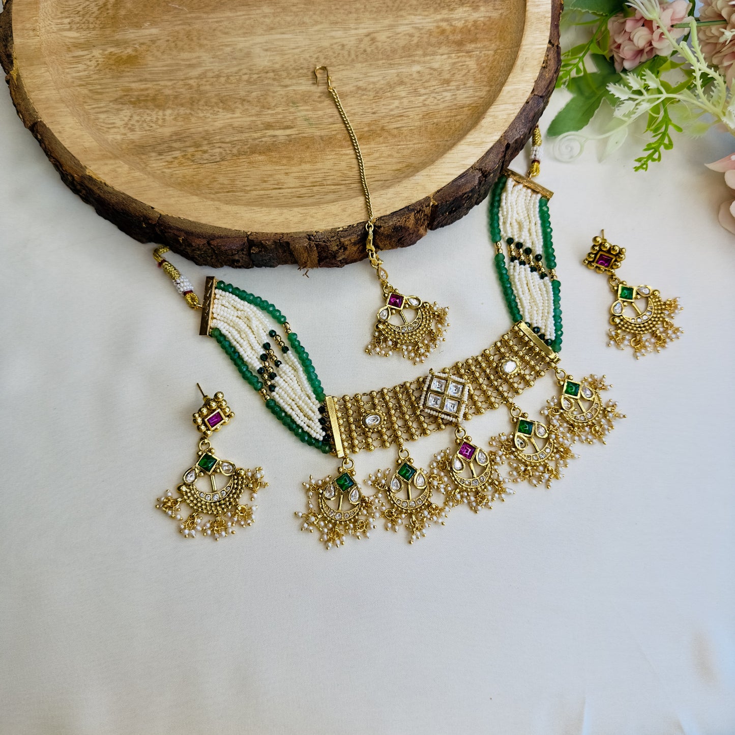 Multicolor Set With Mang Tika