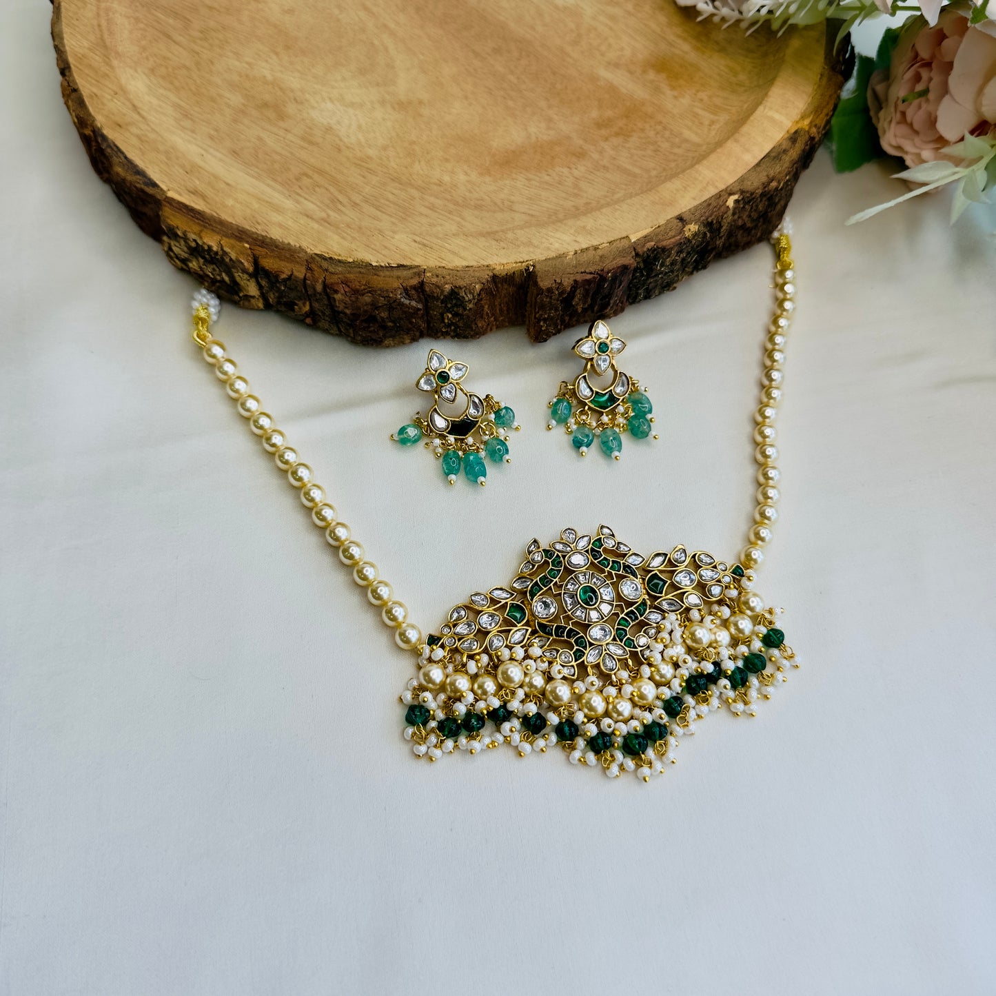 Swarovski Pearls Jadau Green Pendant Choker Set