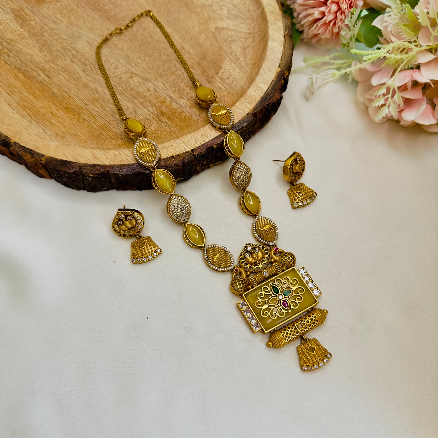 Apala Polish Mid Length Necklace Set