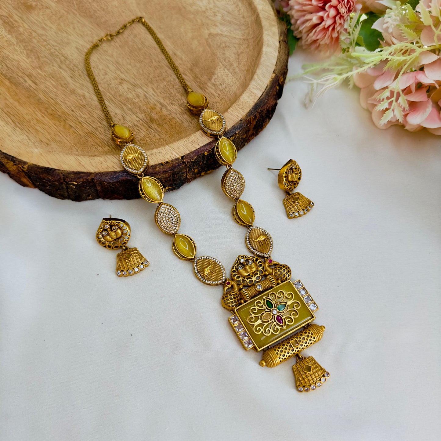 Apala Polish Mid Length Necklace Set