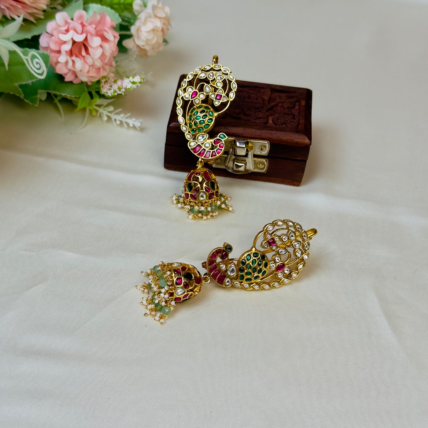 Gold Look a like Jadau Green Earrcuff