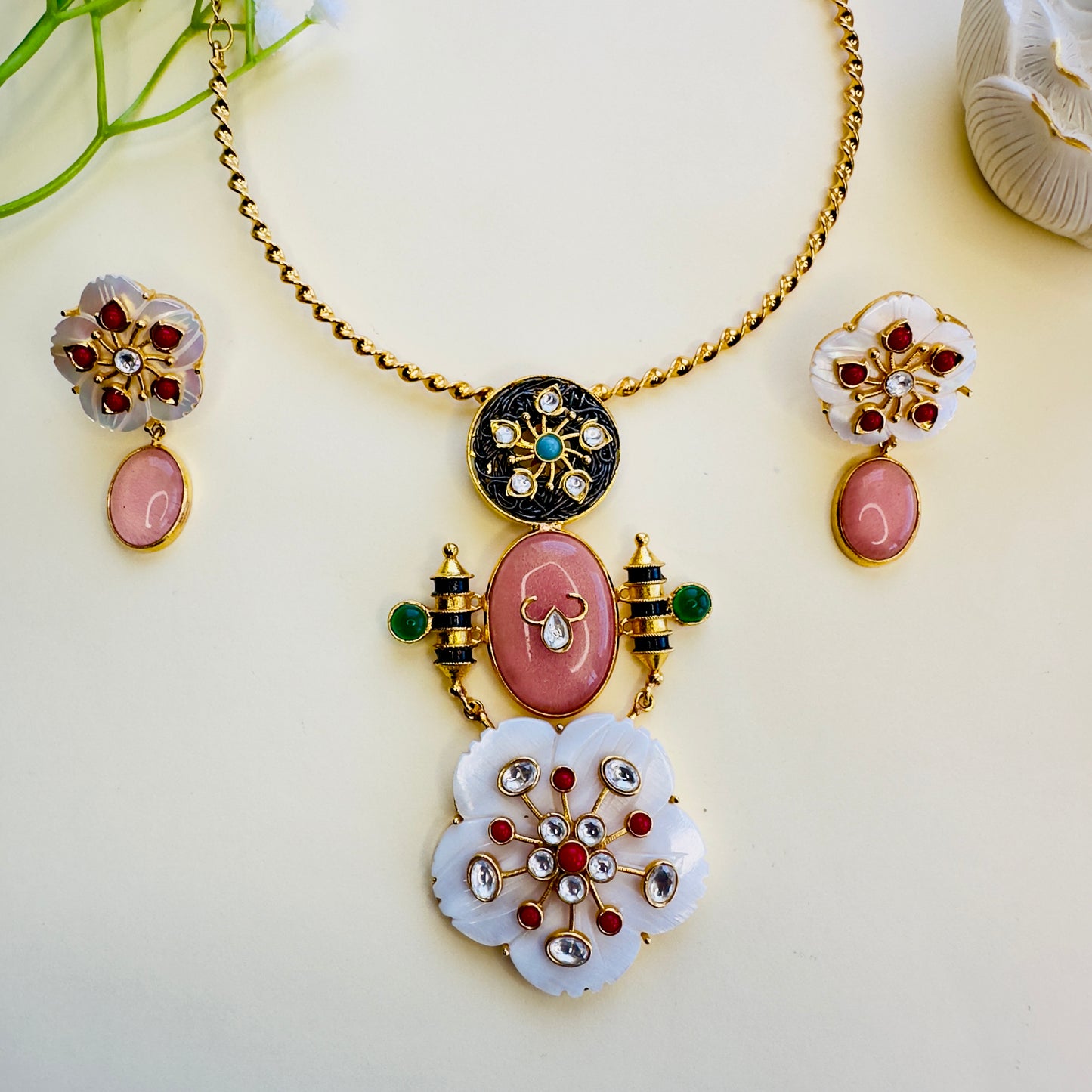 Monalisa Kundan Fusion Hasli Set