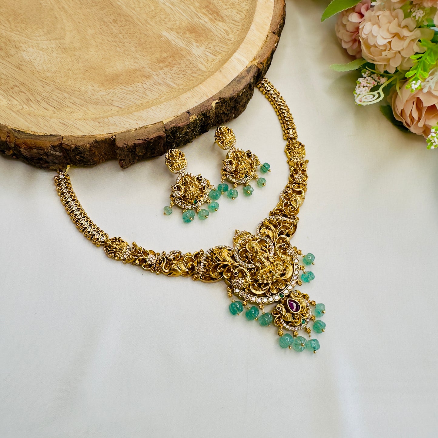 Lakshmi Motif Hasli Pattern Necklace Set
