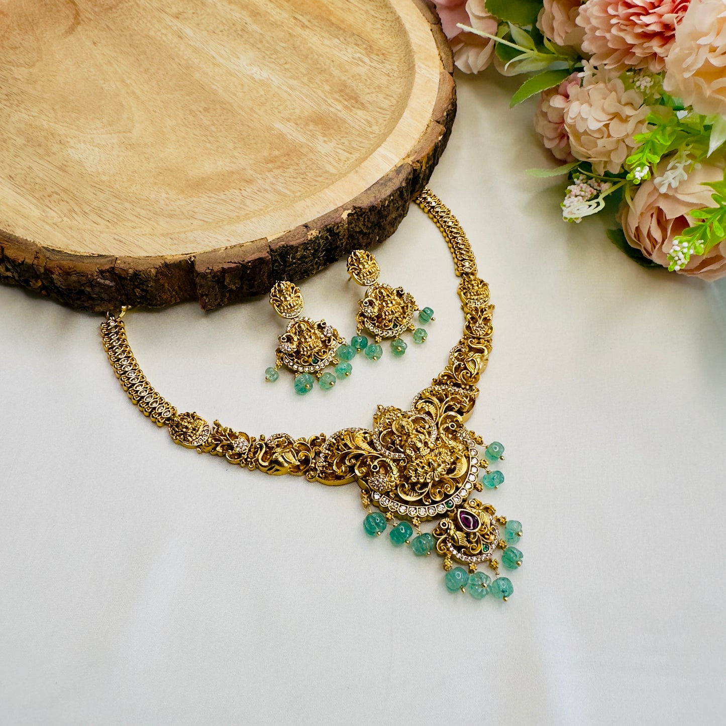 Lakshmi Motif Hasli Pattern Necklace Set