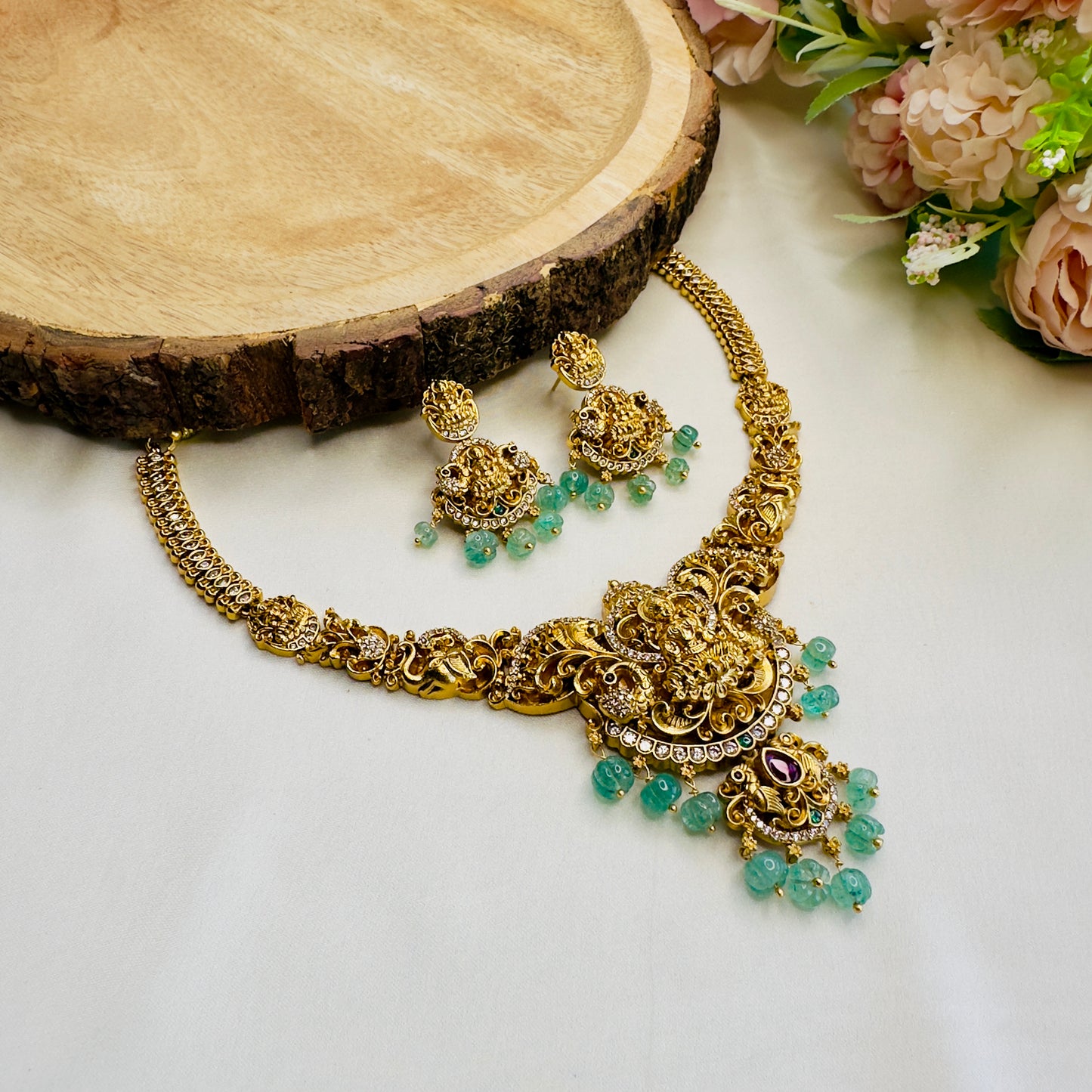 Lakshmi Motif Hasli Pattern Necklace Set