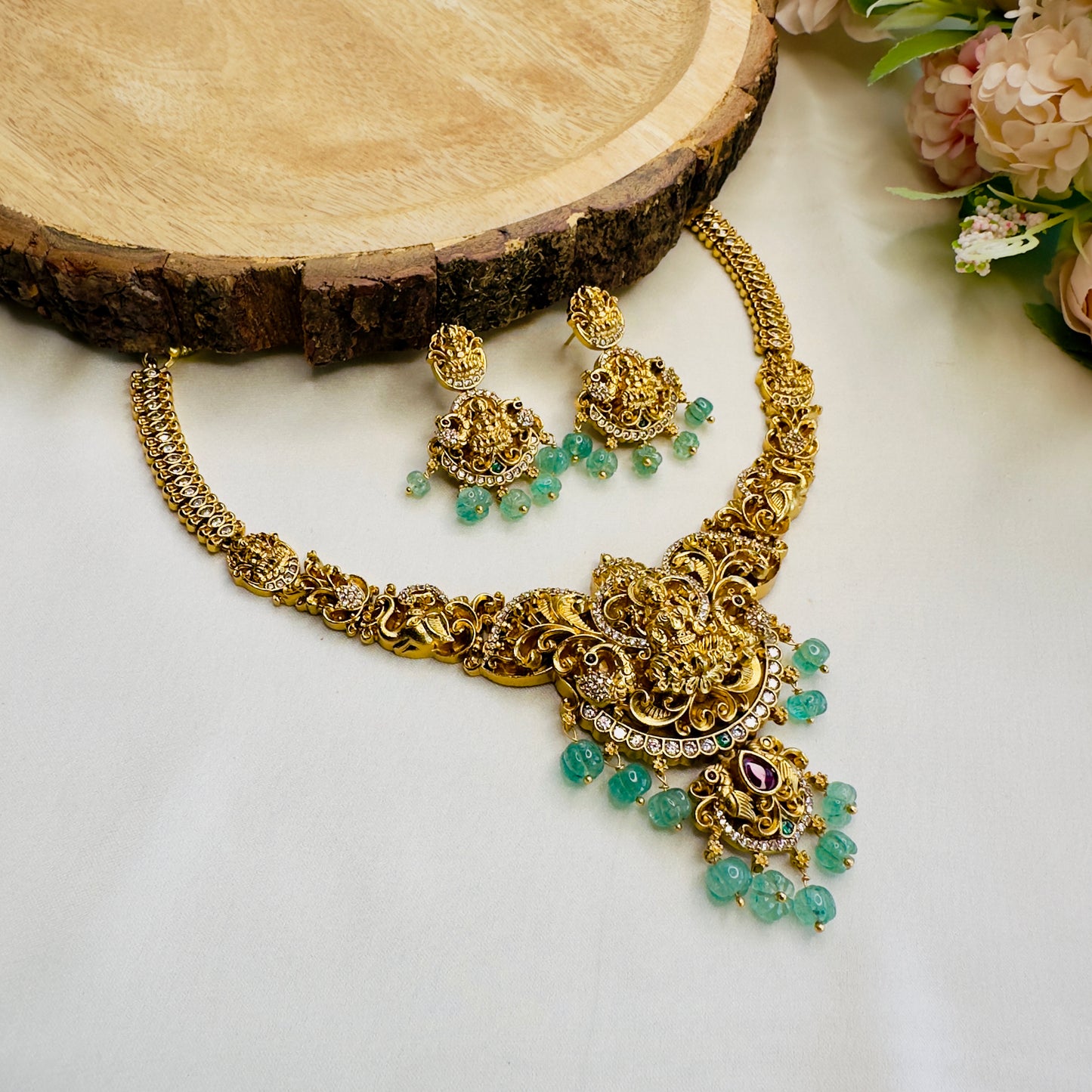 Lakshmi Motif Hasli Pattern Necklace Set