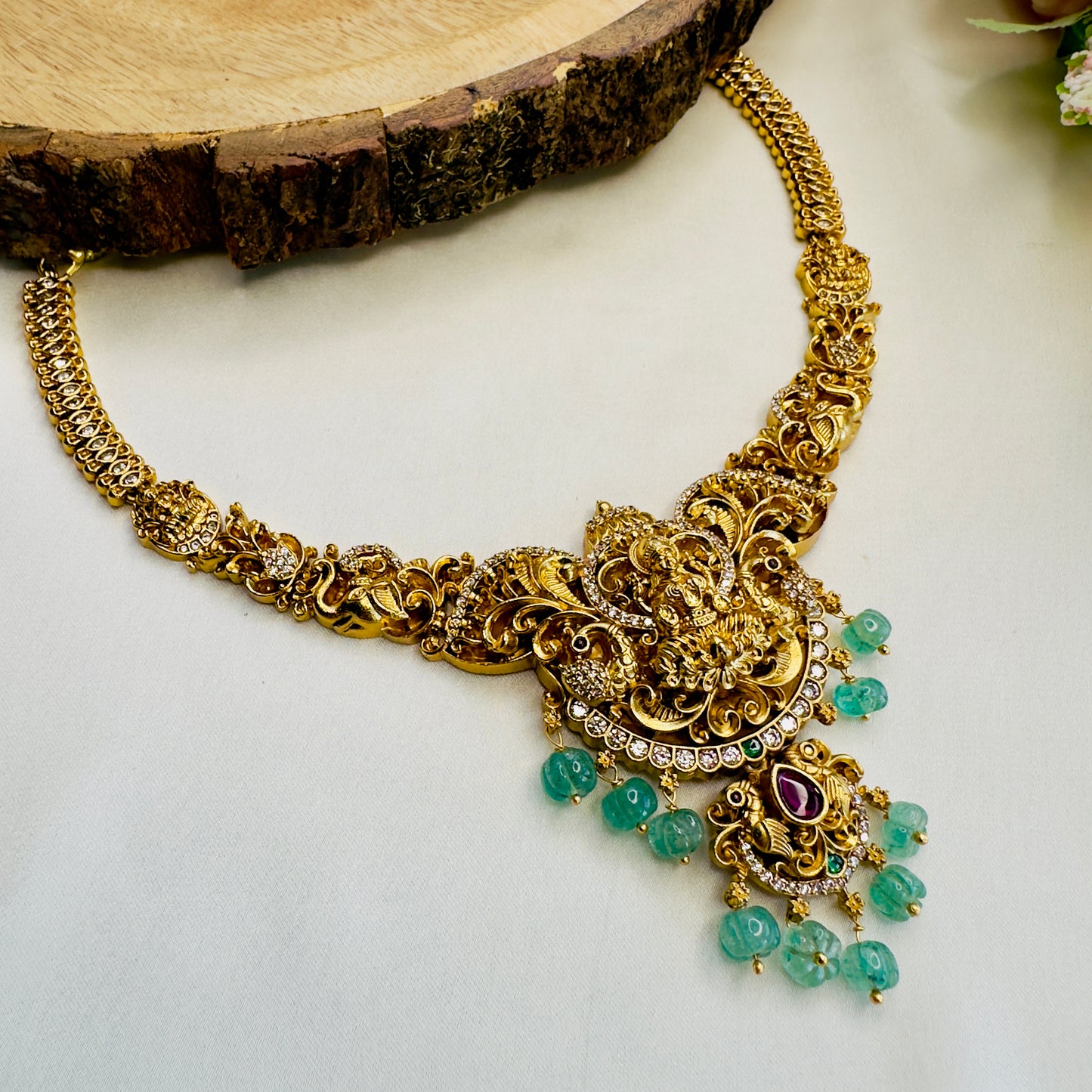 Lakshmi Motif Hasli Pattern Necklace Set