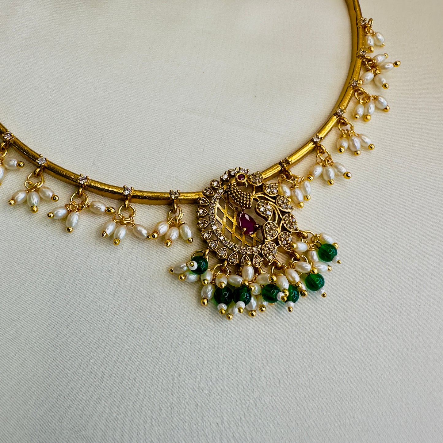 Peacock Design AD Pearl Hasli Set