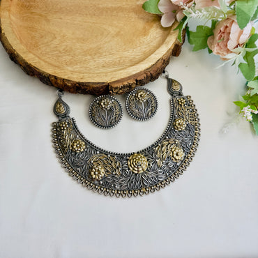 Dual Tone Silver Replica Hasli with Stud Earrings