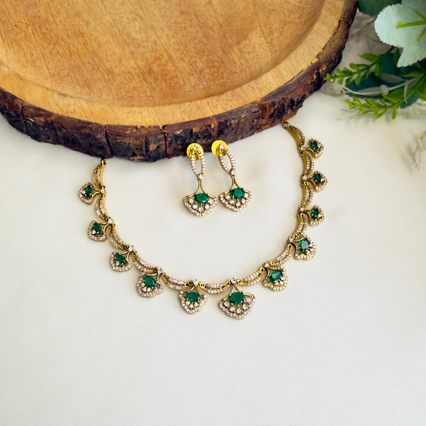 Emerald Green Eleven Pendant Necklace Set