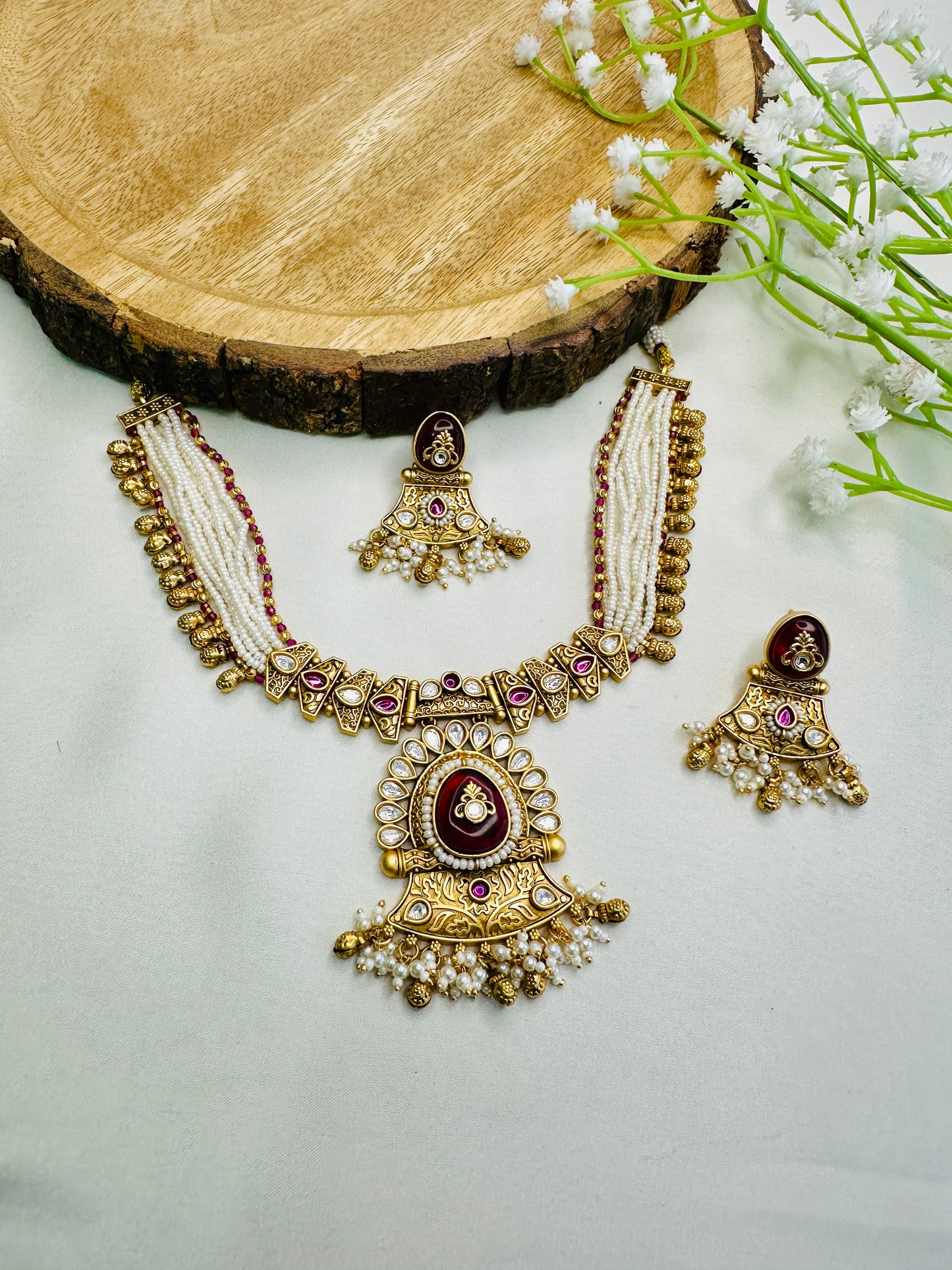 Beautiful Kundan Pendant Rajwadi Necklace Set