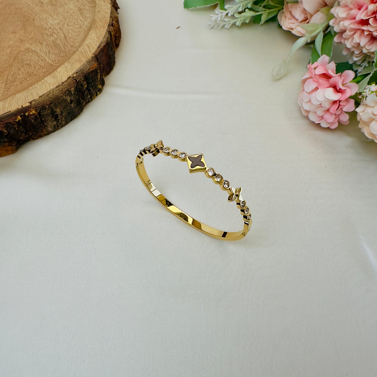 Clove Design Tarnish Free Bracelet