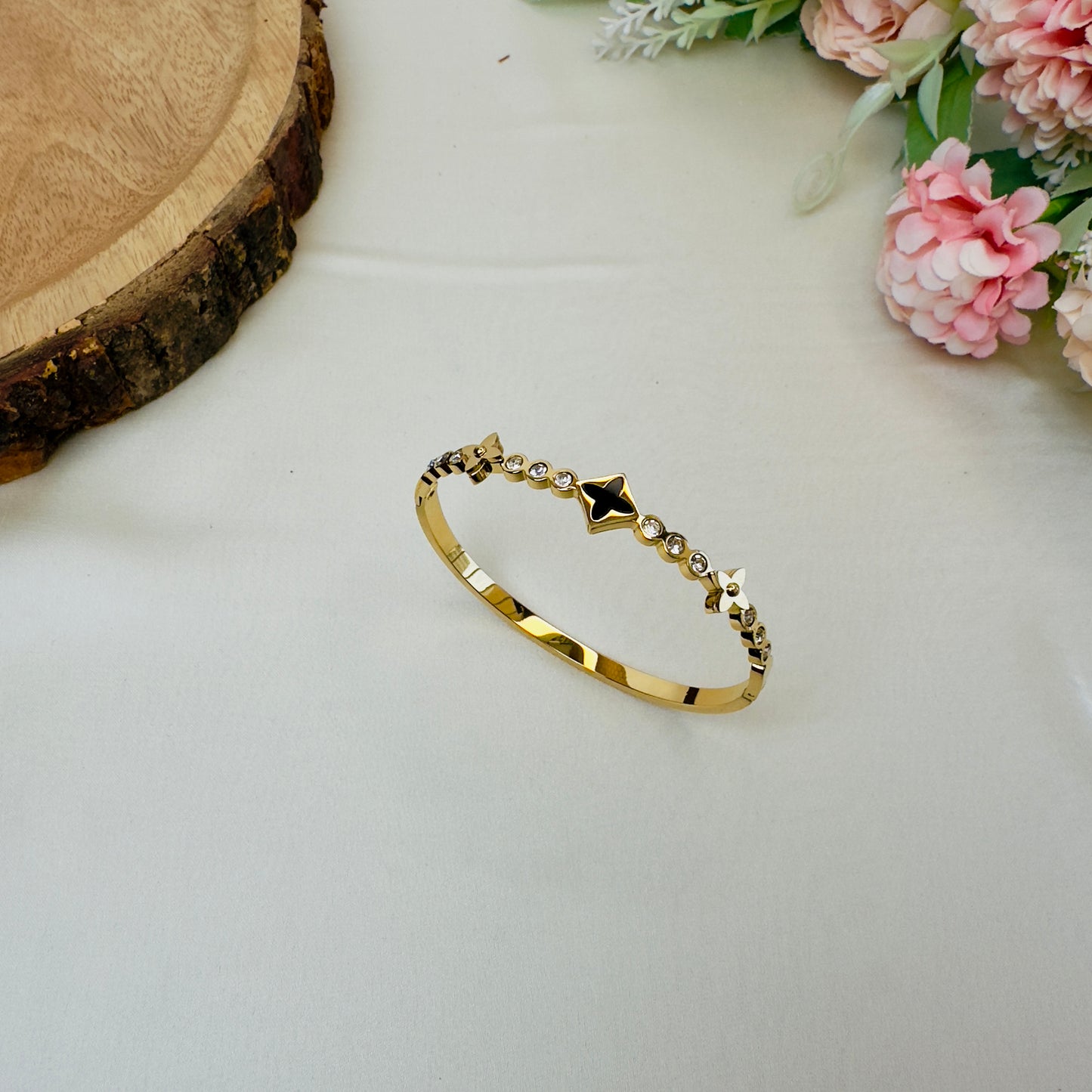 Clove Design Tarnish Free Bracelet