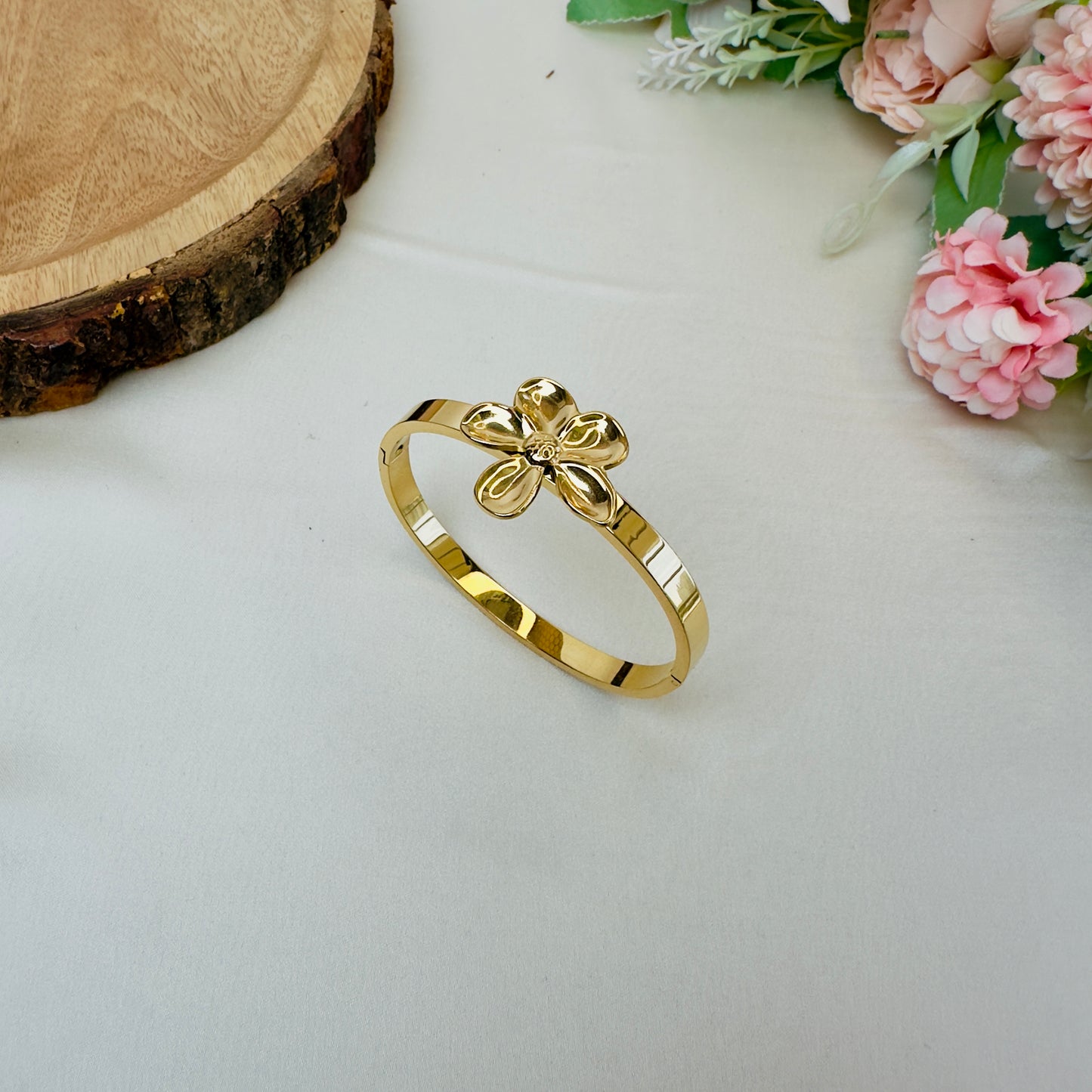 Tarnish Free Single Flower Bracelet