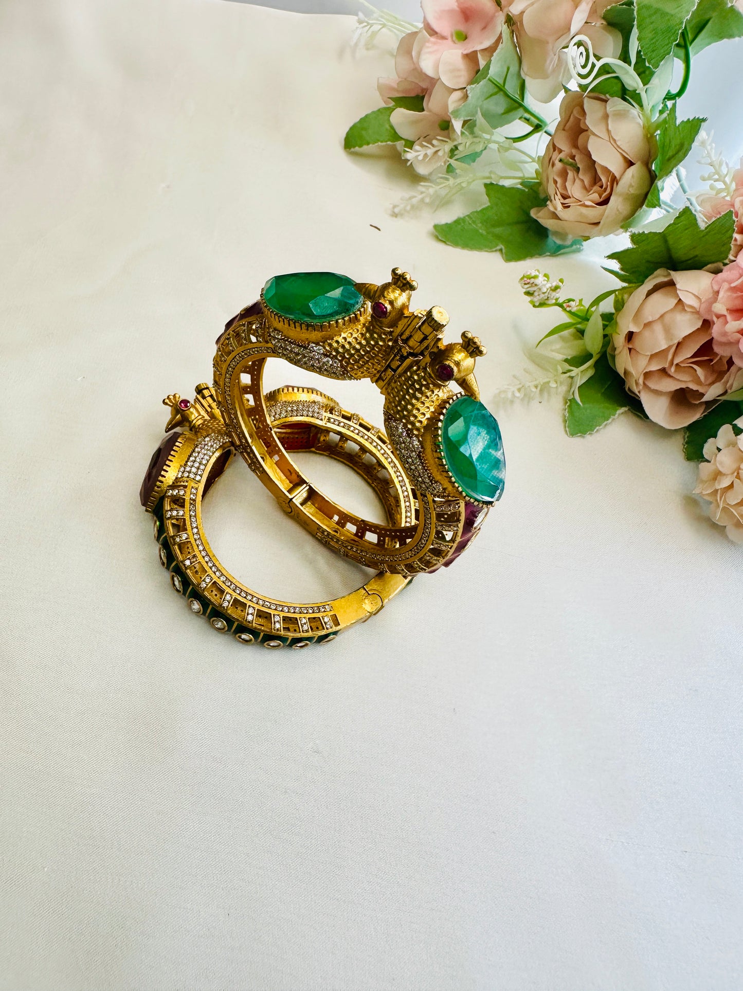 Peacock Motif Doublet openable Bracelet