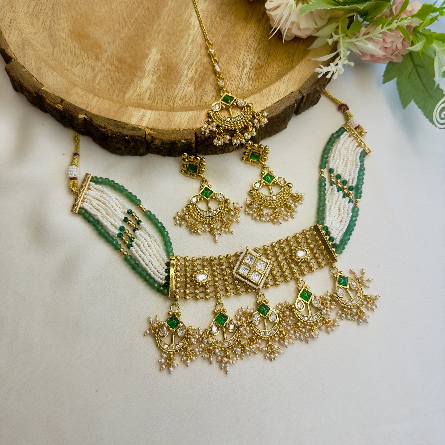 Multicolor Set With Mang Tika