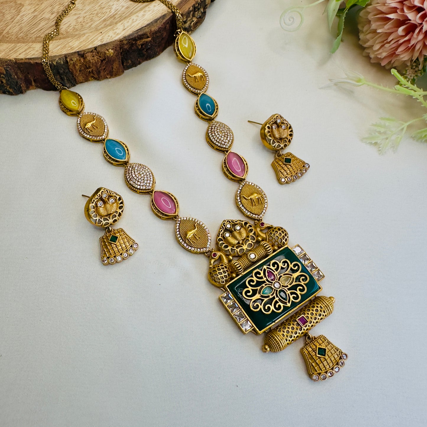 Apala Polish Mid Length Necklace Set