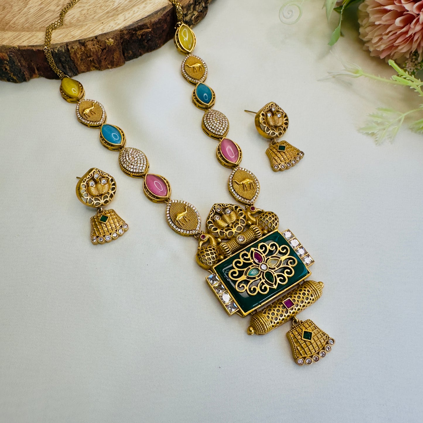 Apala Polish Mid Length Necklace Set