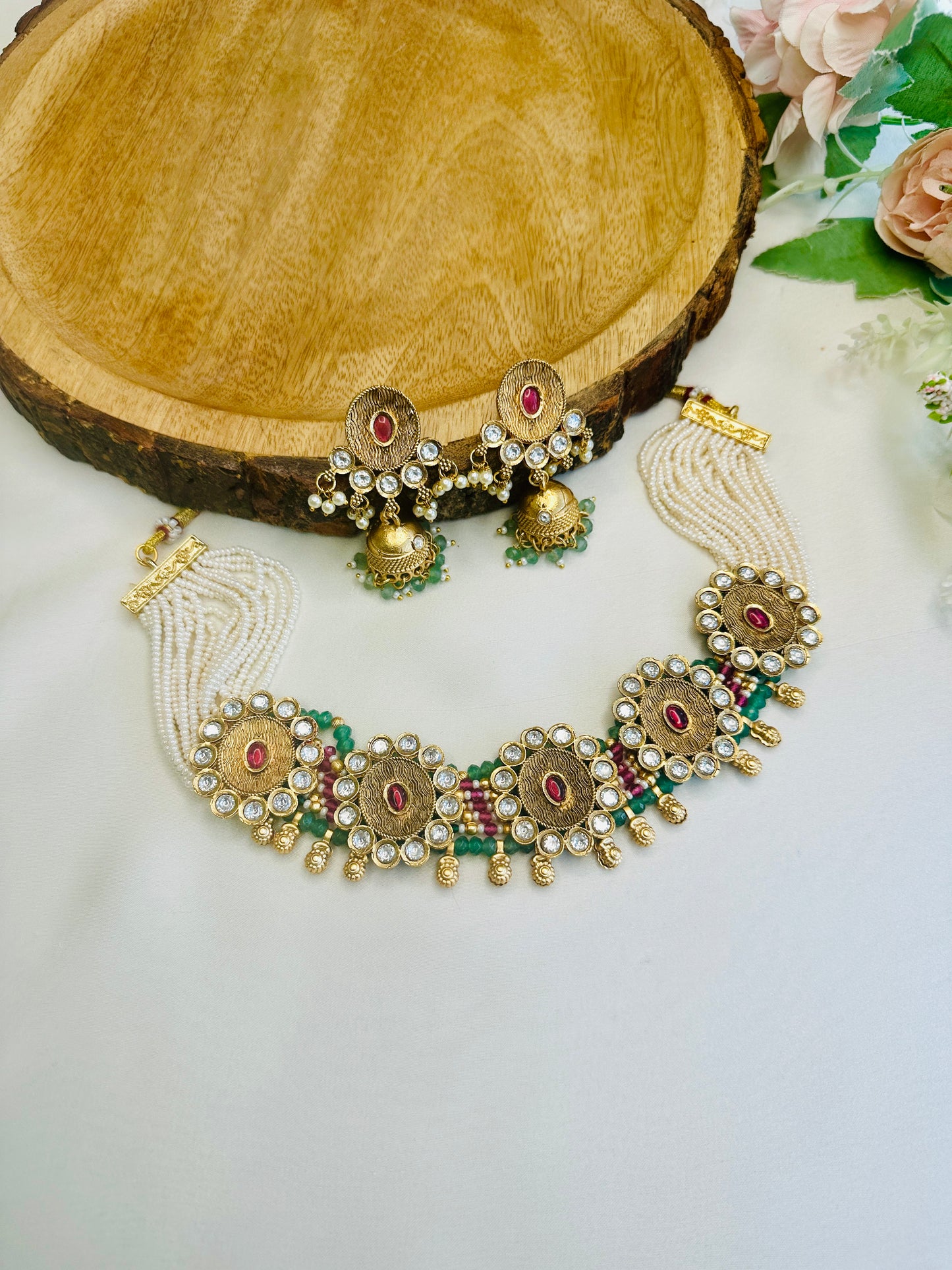 Five Round Pendent Choker Set
