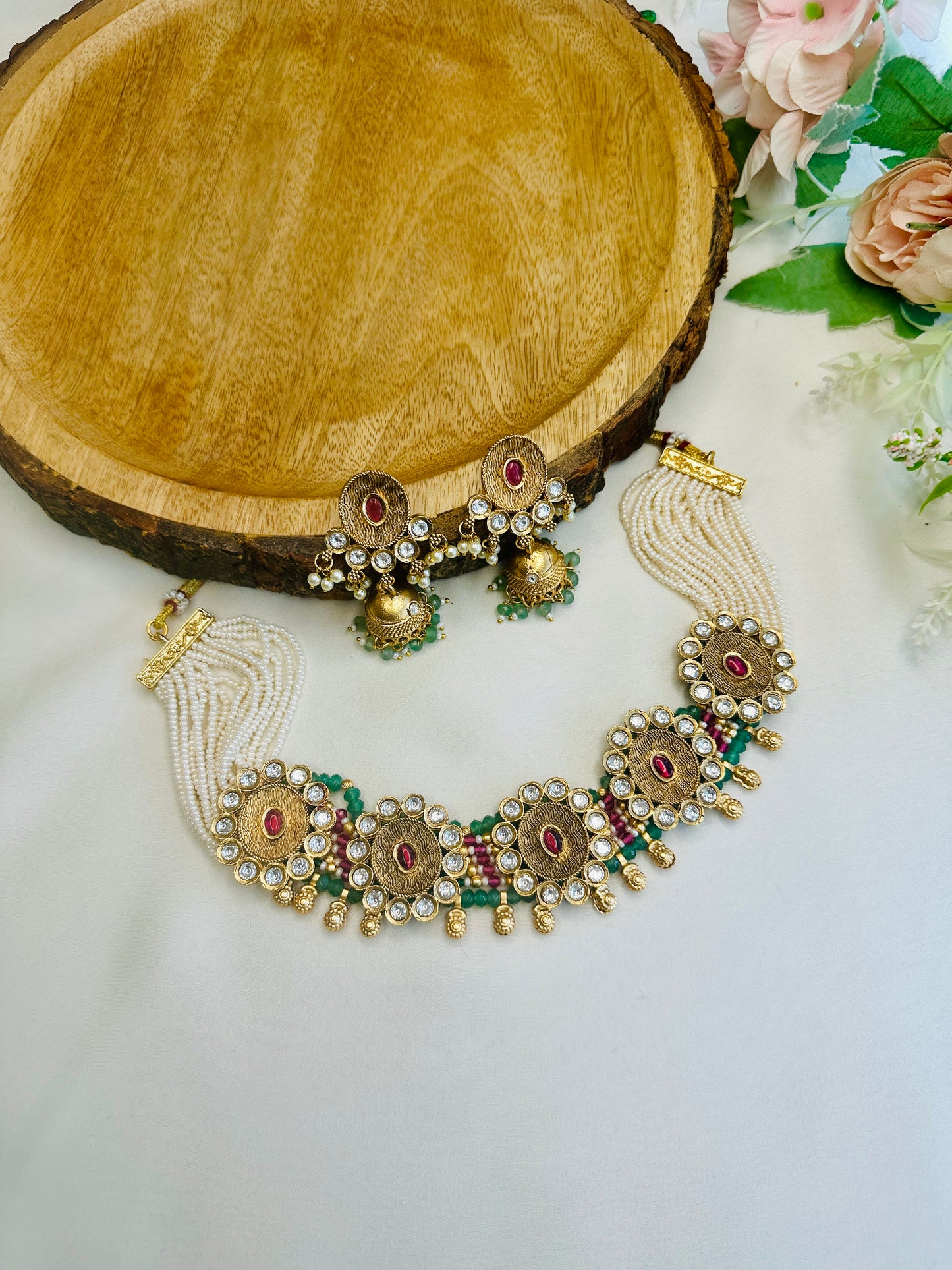 Five Round Pendent Choker Set