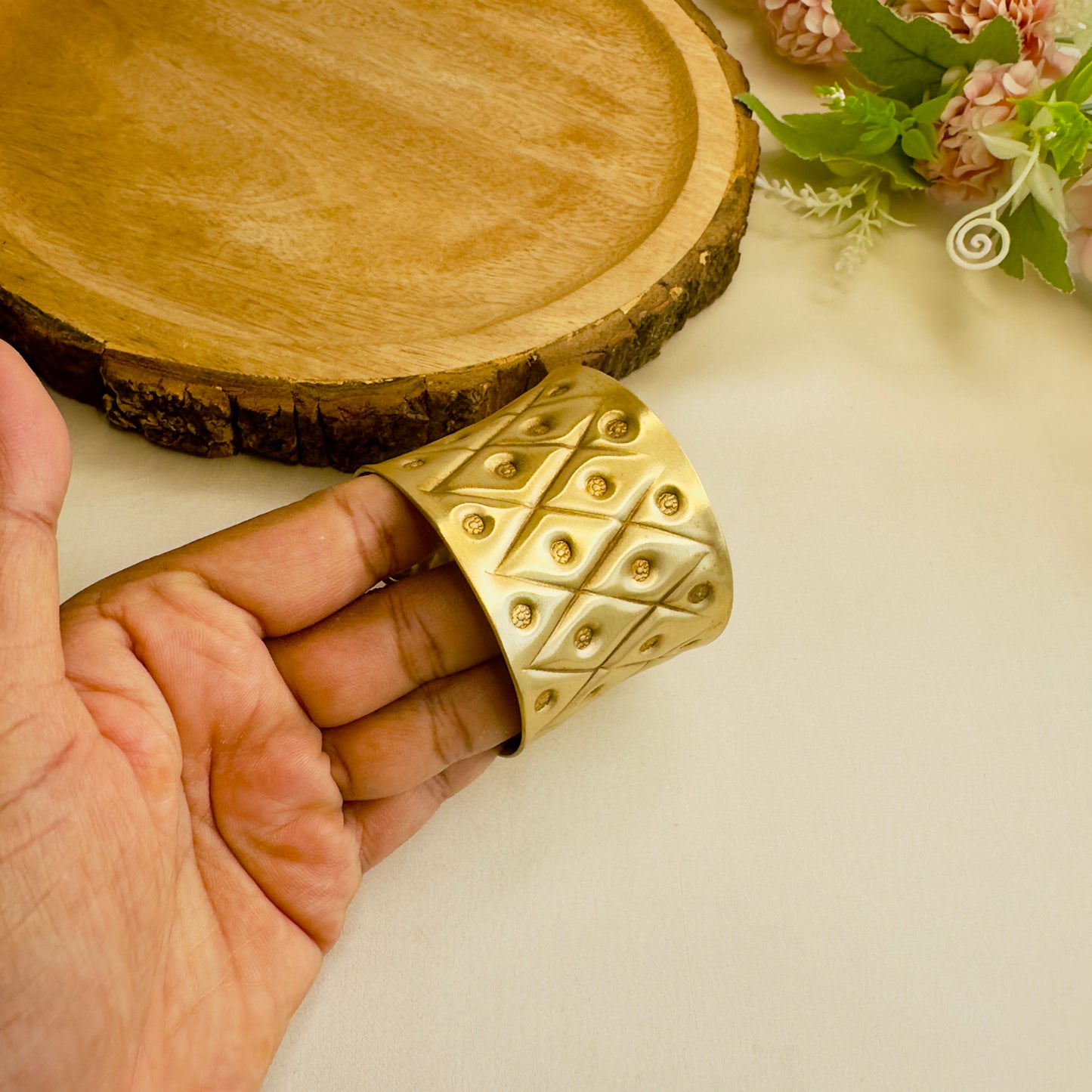 Pure Brass Carving Hadcuff
