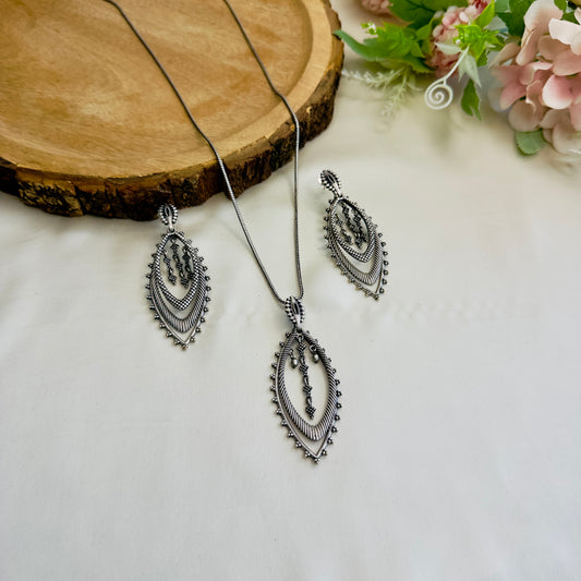 Leaf Pattern Silver Replica Chain Pendant Set