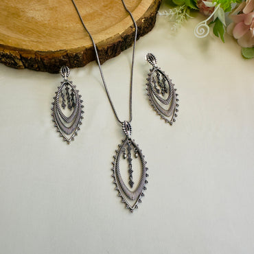 Leaf Pattern Silver Replica Chain Pendant Set