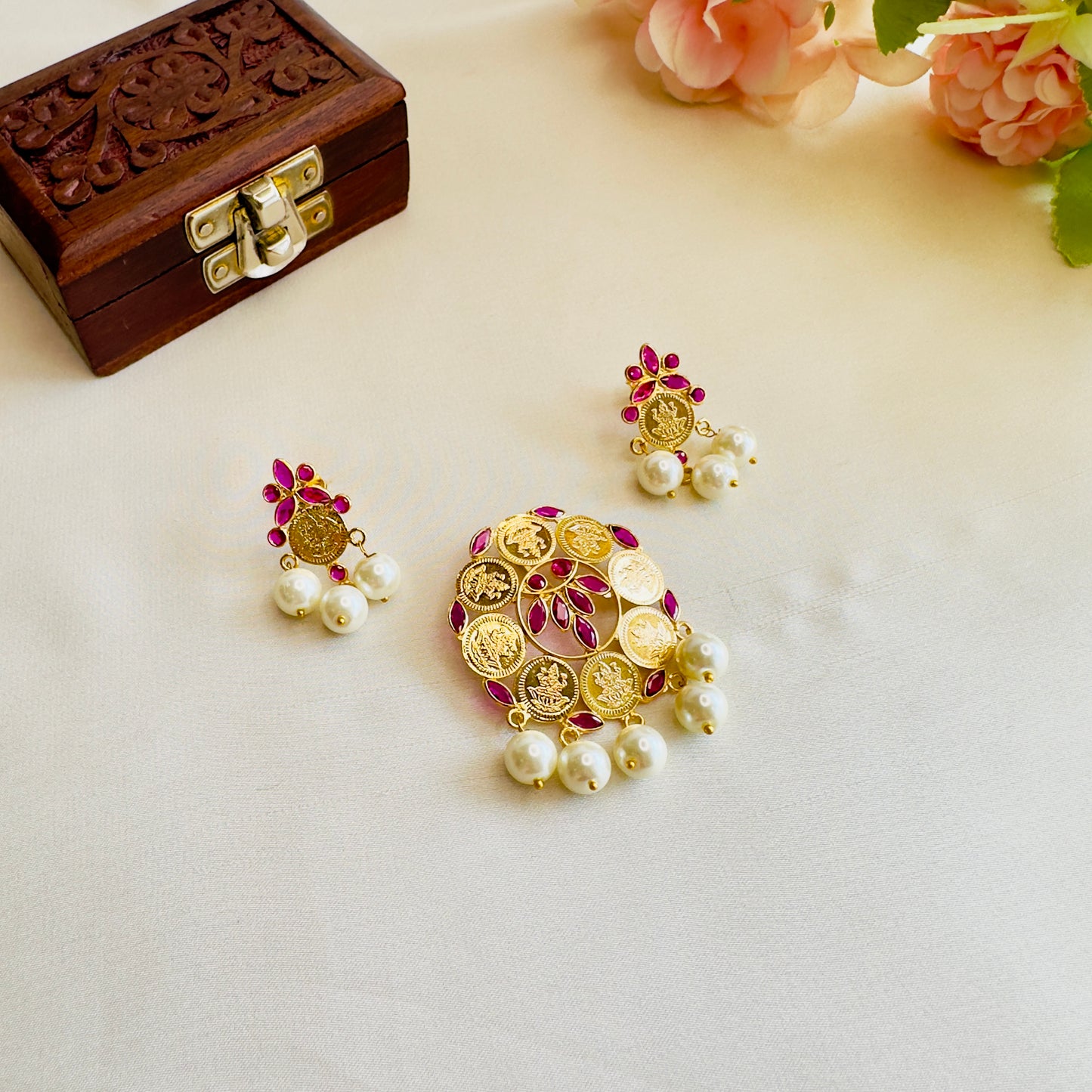 Flower Design Ginni Pendant Earring set