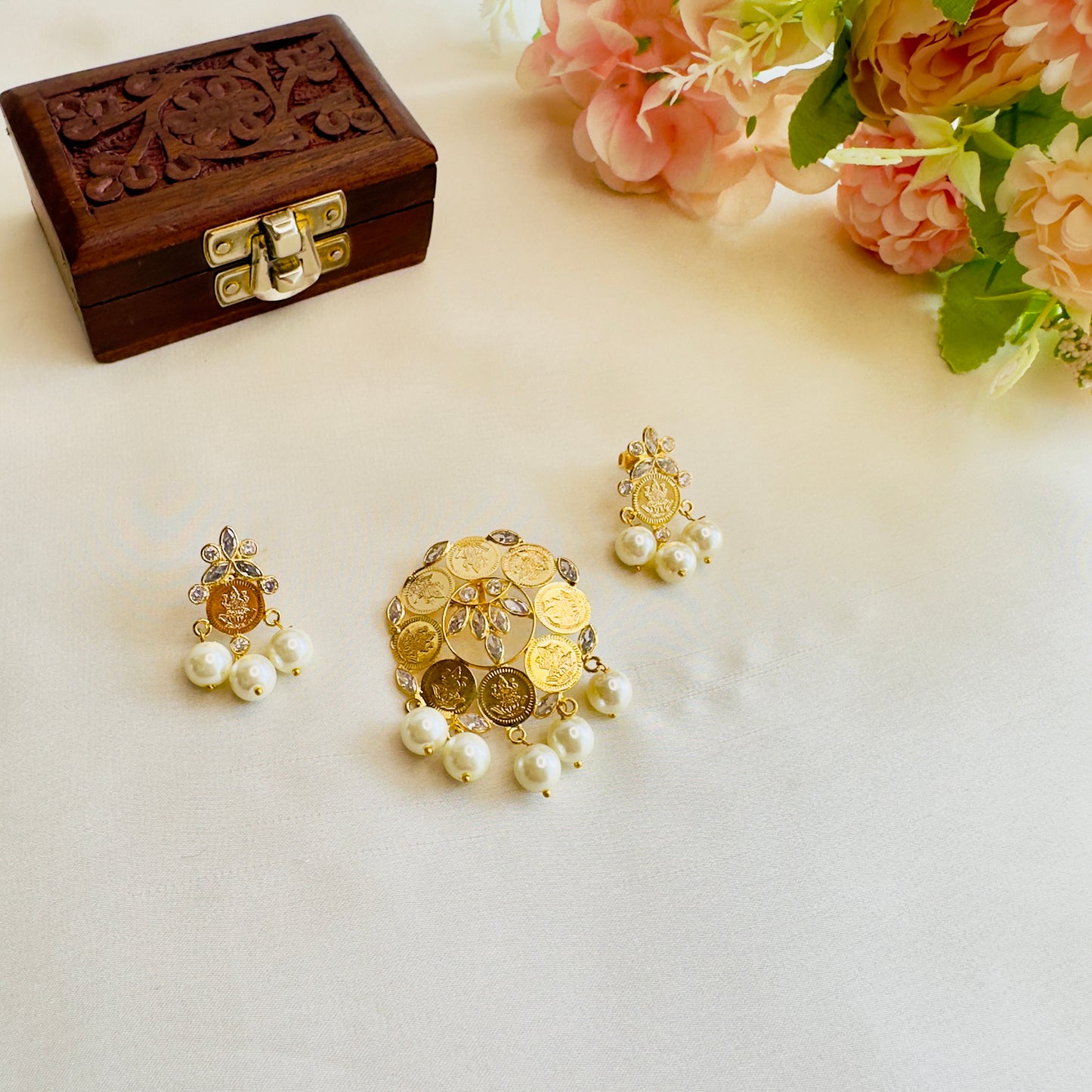 Flower Design Ginni Pendant Earring set