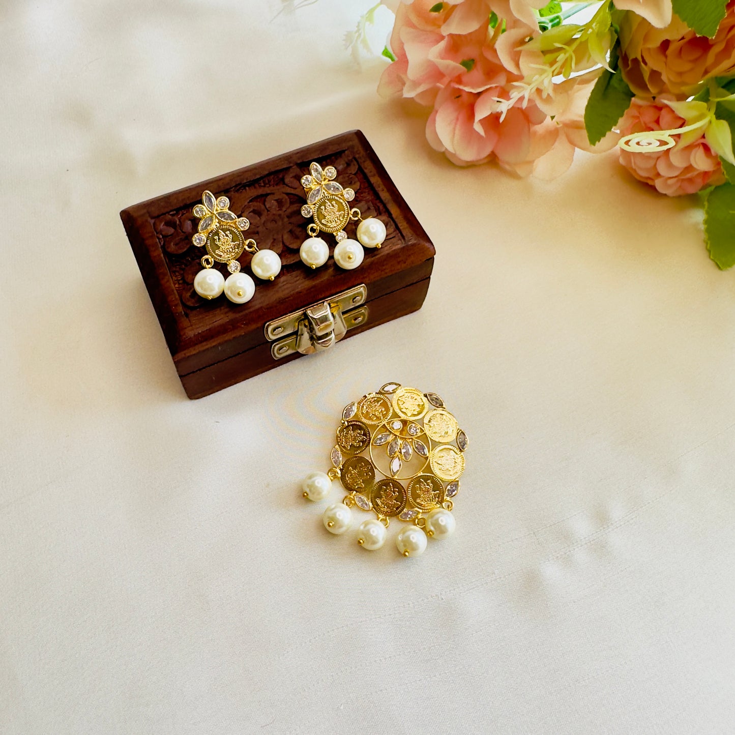 Flower Design Ginni Pendant Earring set