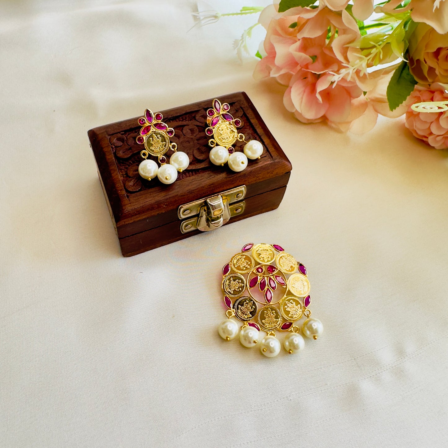 Flower Design Ginni Pendant Earring set